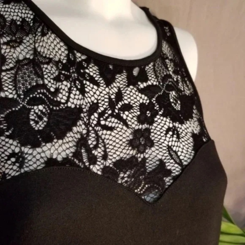 3/$25 Forever 21 Lace Sweetheart Top Dress - Picture 3 of 8